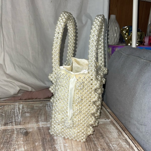 Faux Beaded Pearl Handbag - Picture 3 of 9